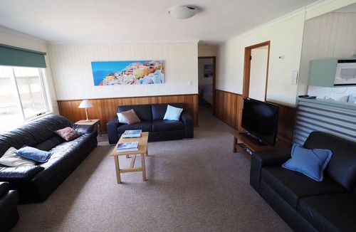 Sandy Point House | 27 Beach Parade Sandy Point