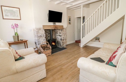 Ruthin Cottage | 27 BORTHYN, pet friendly, country holiday cottage in Ruthin