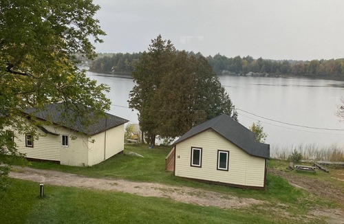 Alban Resort | 27 French River Rooms