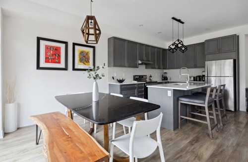 The Blue Mountains Villa | 27 Snowbridge: Blue Mountain Retreat
