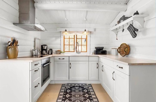 Pedersker House | 2705 Nexø - Møllestien 13