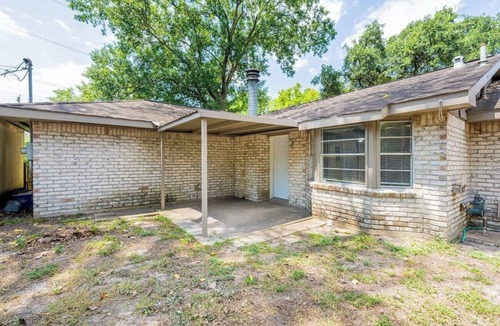 Spring Branch Central House | 2710 Cozy near IKEA Downtown Zoo 12 people