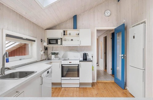 Pedersker House | 2720 Nexø - Strandmølleskoven 15