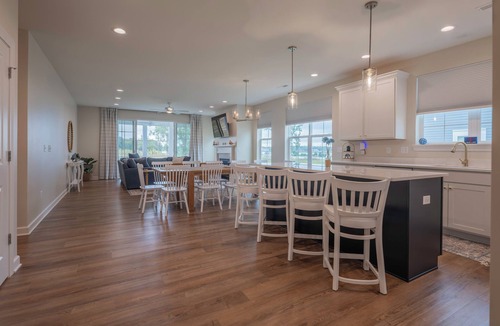 Delavan Condo | 2728 Harbor Court