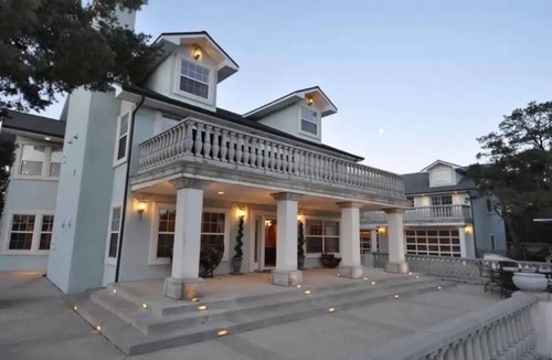 Tyrone House | 279 m² House ∙ 2 bedrooms ∙ 4 guests