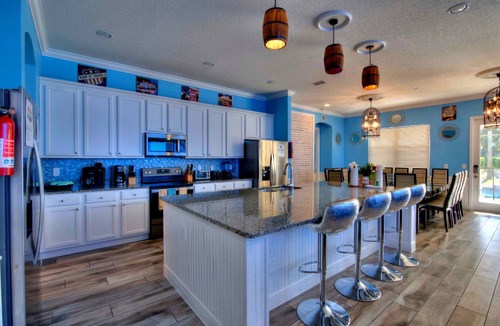 Loughman House | 28 Bedrooms, America & Music Bowling Mansions, SIDE BY SIDE, Sleep 80