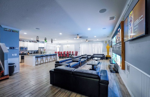 Loughman House | 28 Bedrooms Global Hollywood Bowling Villas sleep 70
