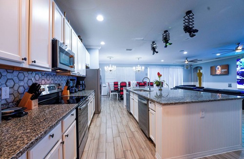 Loughman House | 28 Bedrooms Global Hollywood Bowling Villas sleep 70