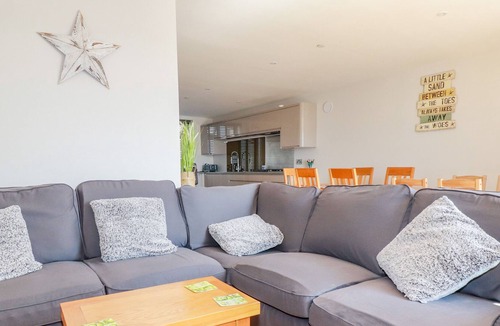 Newquay City Centre Cottage | 28 ISLAND CRESCENT, family friendly, with a garden in Newquay