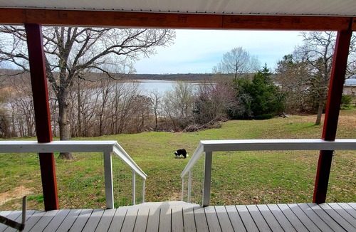 Prue House | 289 Scenic Lane Lakefront cabin w/boat dock, large deck, and Keystone Lake views