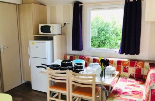 Massillargues-Attuech House | 28m² Mobile Home with Terrace for 4 People