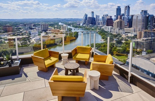 Rainey Street Historic District Condo | 28th Fl condo w/RoofTop Pool, Lake/City Views, Rainey St