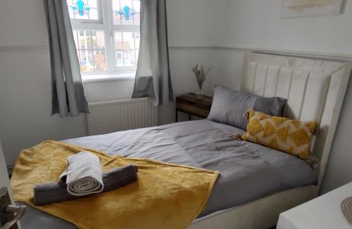 Grays Apartment | 29 Scott road RM16