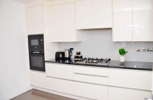 Stanwell House | (29EW-13) Dreams Serviced Accommodations- Staines/Heathrow