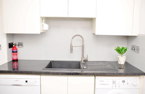 Stanwell House | (29EW-13) Dreams Serviced Accommodations- Staines/Heathrow