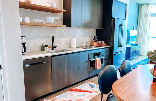 Rainey Street Historic District Condo | 29th Floor Rainey St. Condo in Downtown Austin w/Rooftop Pool & Patio
