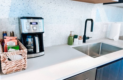 Rainey Street Historic District Condo | 29th Floor Rainey St. Condo in Downtown Austin w/Rooftop Pool & Patio