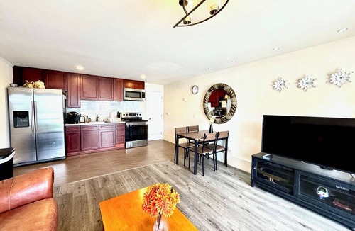 Westlake House | 2b-1b nearby beach