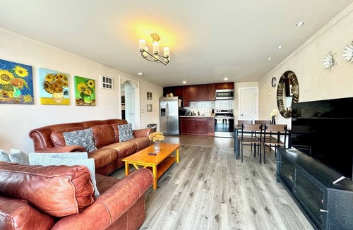 Westlake House | 2b-1b nearby beach