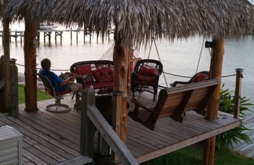 Bacliff House | 2B/1B sleeps 8 on the Bay - 270' fishing pier, pool, spa, w/tons of amenities
