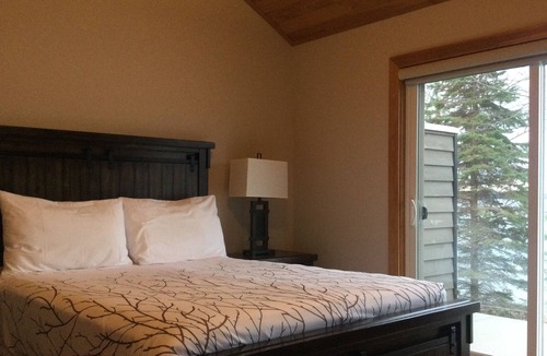 Muskoka Lakes House | 2B - 2 Bedroom in 4 Plex