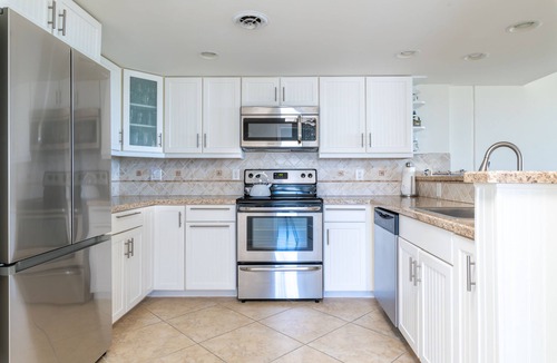 Southend Condo | 2b/2b Beachfront Oceanview with POOL