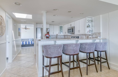 Southend Condo | 2b/2b Beachfront Oceanview with POOL