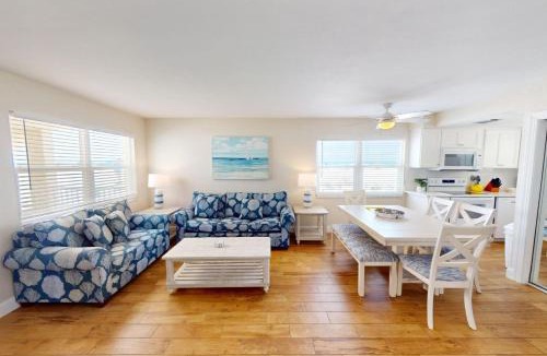 Madeira Beach Apartment | 2b 2b Direct Beachfront - Surf Song #121