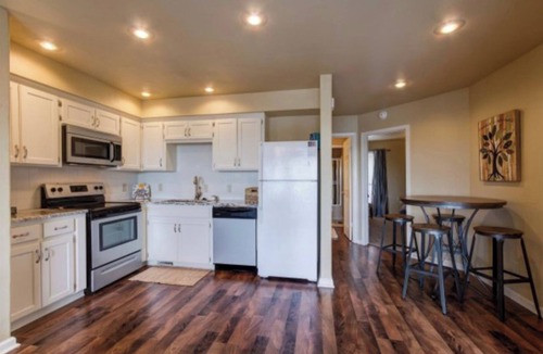 Rockwell Condo | 2B/2B Lake View Condo