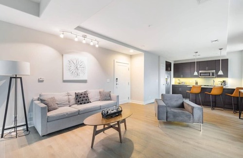 Downtown Baltimore Apartment | 2B/2BA Distinguished Apartment, Rooftop Pool & Gym