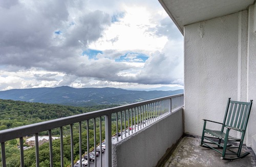 Seven Devils Condo | 2B Condo w/Panoramic Slope-Side Views