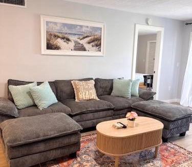 East Lake Woodlands Apartment | 2B2B Heated Pool Cozy Condo