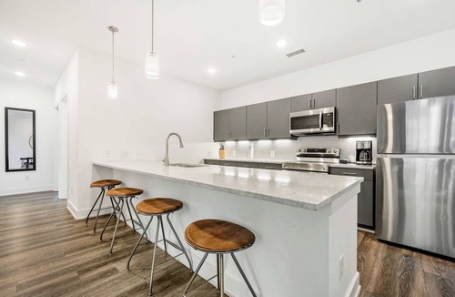 SoNo Apartment | 2B2B with Private Balcony Modern & Stylish