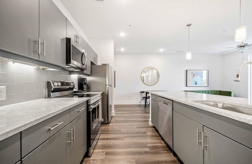 SoNo Apartment | 2B2B with Private Balcony Modern & Stylish