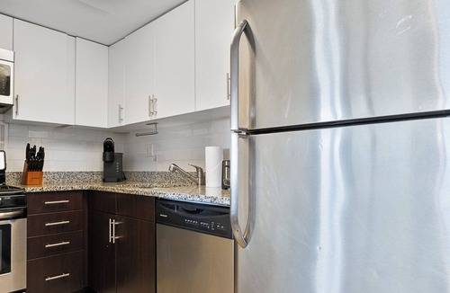 North Brookline Apartment | 2bd/1.5ba Next to BU 9013