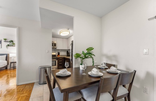 North Brookline Apartment | 2bd/1.5ba Next to BU 9013