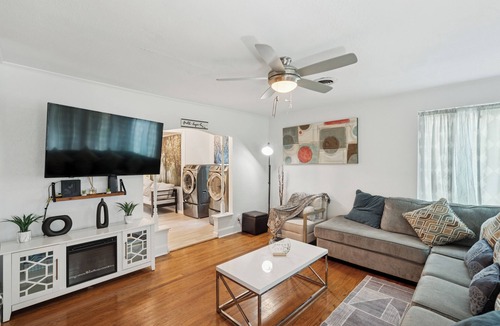 Irving Ski Chalet | 2BD 1BA,Pet Friendly, Parking, Patio,Outdoor Grill