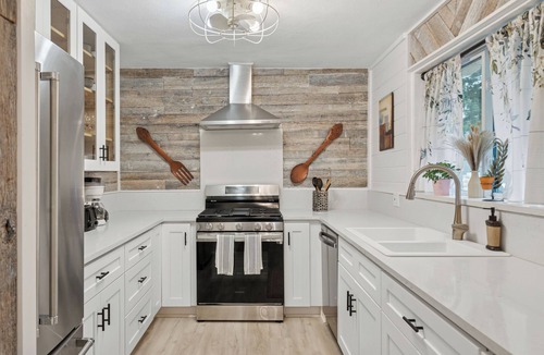 Irving Ski Chalet | 2BD 1BA,Pet Friendly, Parking, Patio,Outdoor Grill