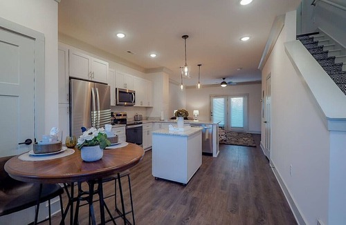 South Nashville Villa | *2bd/2.5bth Townhome 10 mins from Downtown* #D