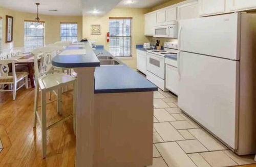 Conroe Condo | 2Bd, 2 Ba with Stunning Lake Conroe View