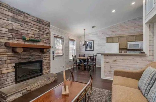 Conroe Condo | 2Bd, 2 Ba with Stunning Lake Conroe View