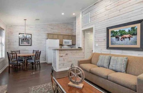 Conroe Condo | 2Bd, 2 Ba with Stunning Lake Conroe View