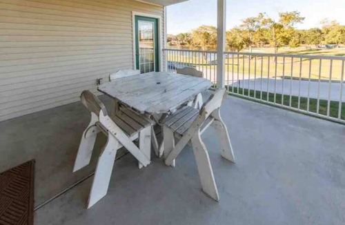 Conroe Condo | 2Bd, 2 Ba with Stunning Lake Conroe View