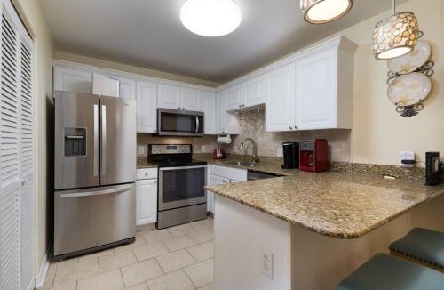 Gulf Shores Apartment | 2bd 2ba 1st floor condo WALK TO BEACH