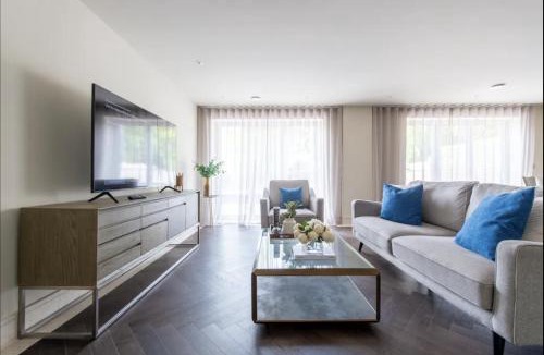 Chigwell Apartment | 2BD, 2BA Urban Oasis CHCL F4