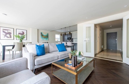 Chigwell Apartment | 2BD, 2BA Urban Oasis