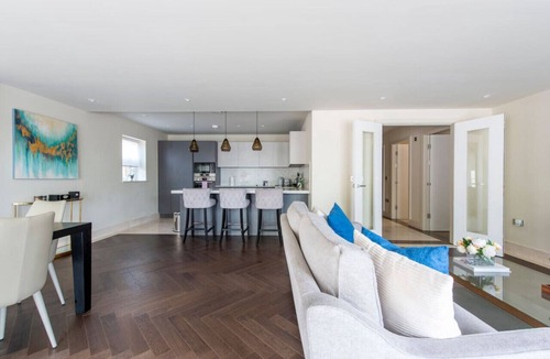 Chigwell Apartment | 2BD, 2BA Urban Oasis