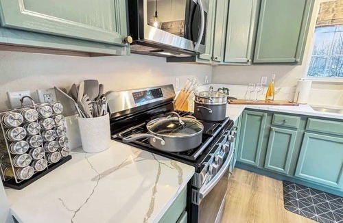 Palmer House | 2bd/2ba w/Laundry & Kitchen! Mt views & Quiet
