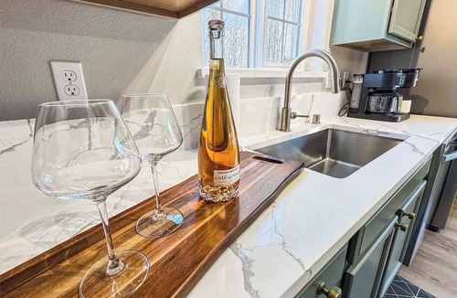 Palmer House | 2bd/2ba w/Laundry & Kitchen! Mt views & Quiet