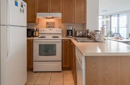 Fort York Condo | 2Bd 2Bh Spacious Lake View Condo Free Parking